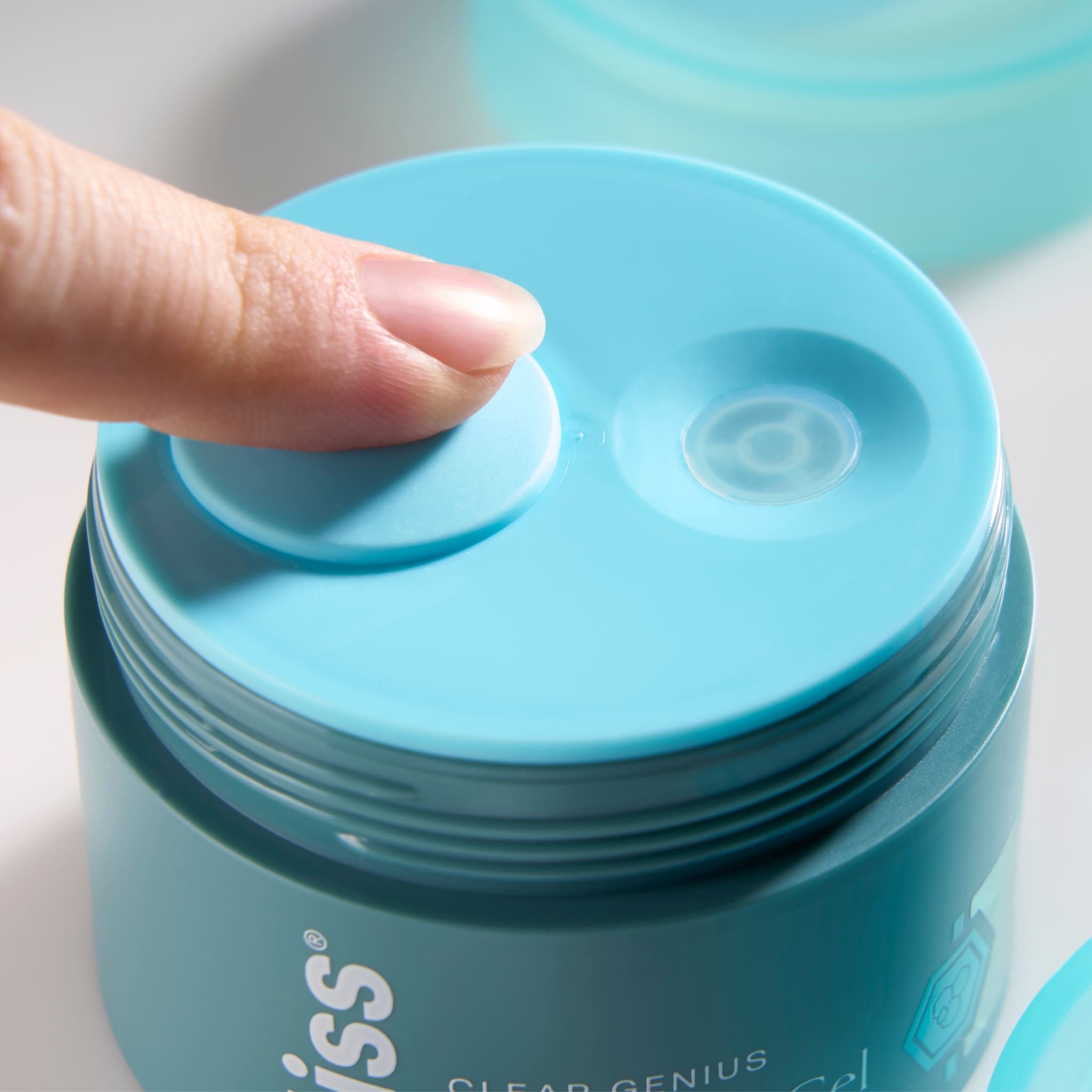 Clear Genius Clarifying Gel Moisturizer with Clarity 5 Complex - Image 6